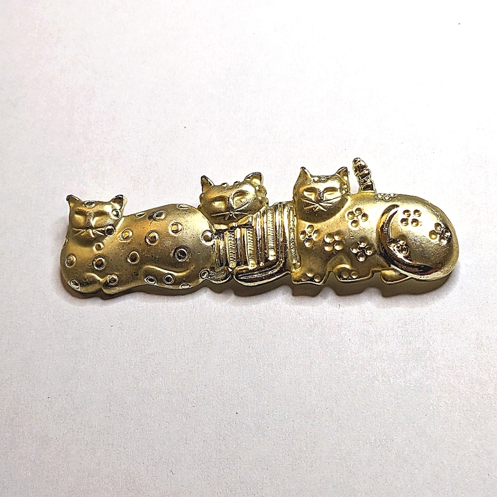 Collectible Vintage ART Signed Cat Trio‎ Gold Tone Pin